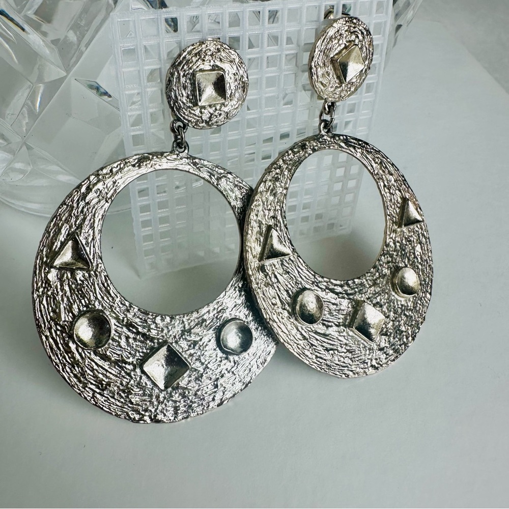 Vintage ART ModeART Silver Statement 1960s Drop Door Knocker Clip Earrings - Picture 10 of 10